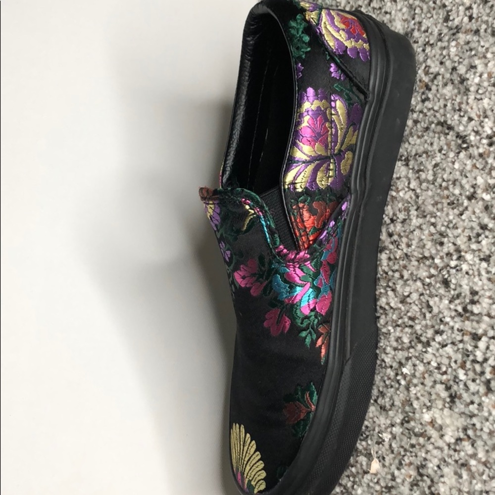 Vans - Picture 8 of 9